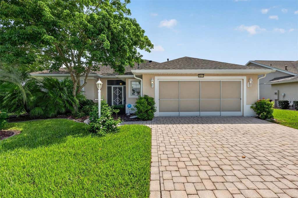 Photo of 26915 Honeymoon Avenue, Leesburg, FL 34748 (MLS # G5115073)