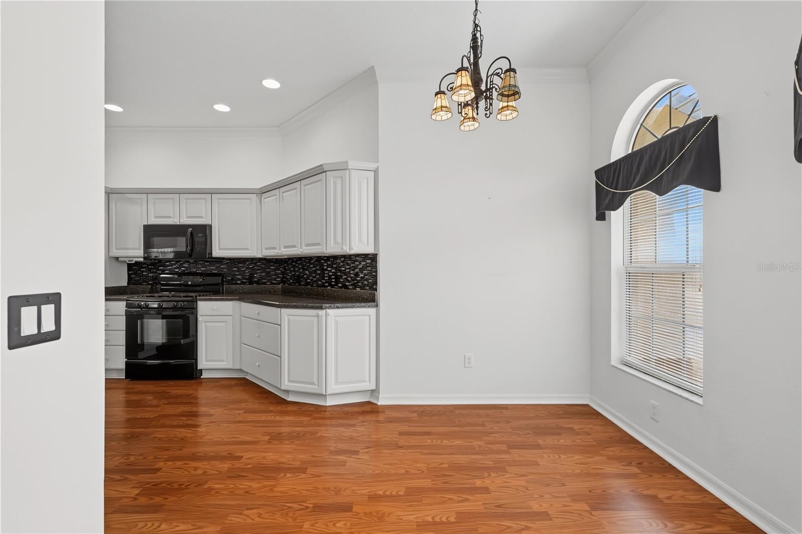 556 KINGSTON WAY