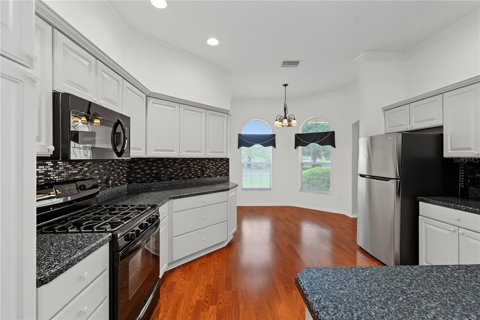 556 KINGSTON WAY