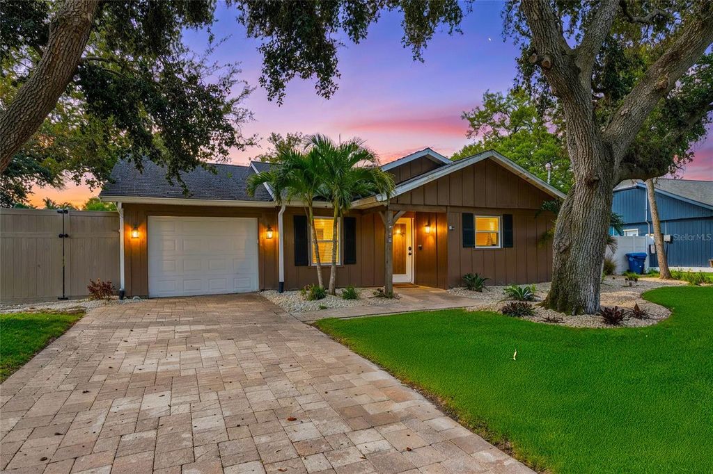 Photo of 2910 Woodpine Court, Sarasota, FL 34231 (MLS # A4665813)
