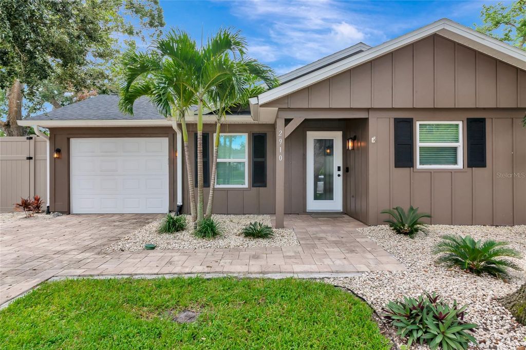 Photo of 2910 Woodpine Court, Sarasota, FL 34231 (MLS # A4665813)