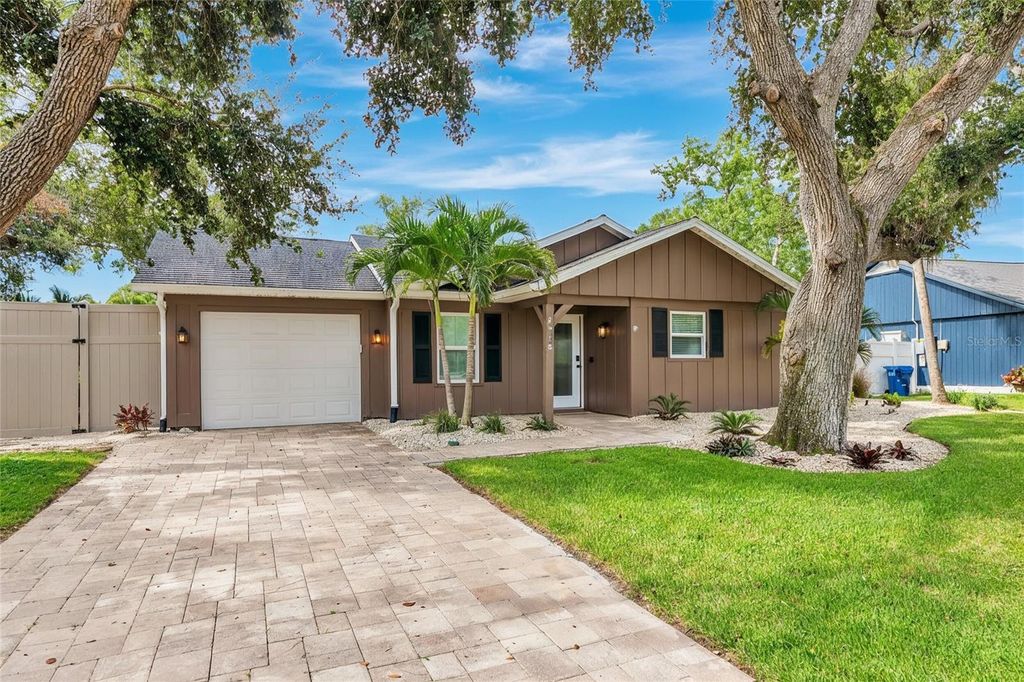 Photo of 2910 Woodpine Court, Sarasota, FL 34231 (MLS # A4665813)