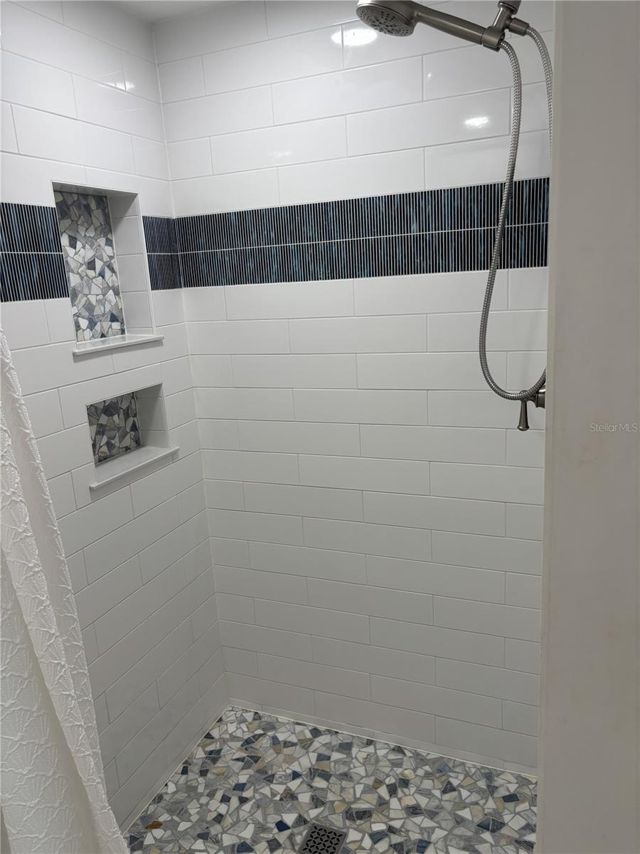 CONTINENTAL TOWERS INC CONDO - Residential Lease