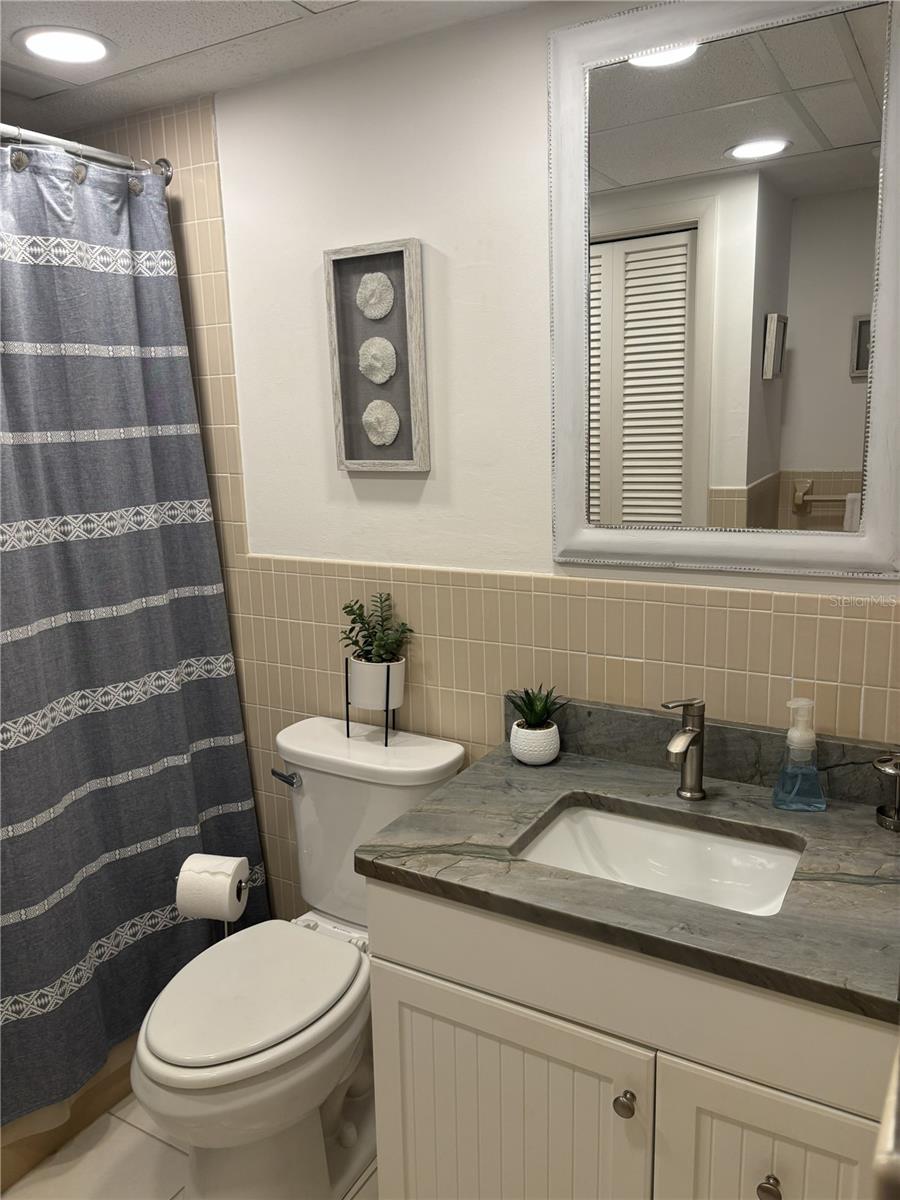 CONTINENTAL TOWERS INC CONDO - Residential Lease