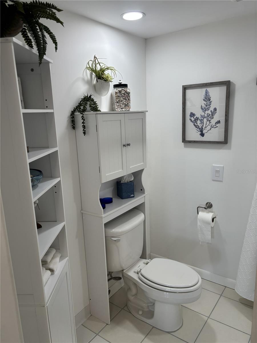 CONTINENTAL TOWERS INC CONDO - Residential Lease