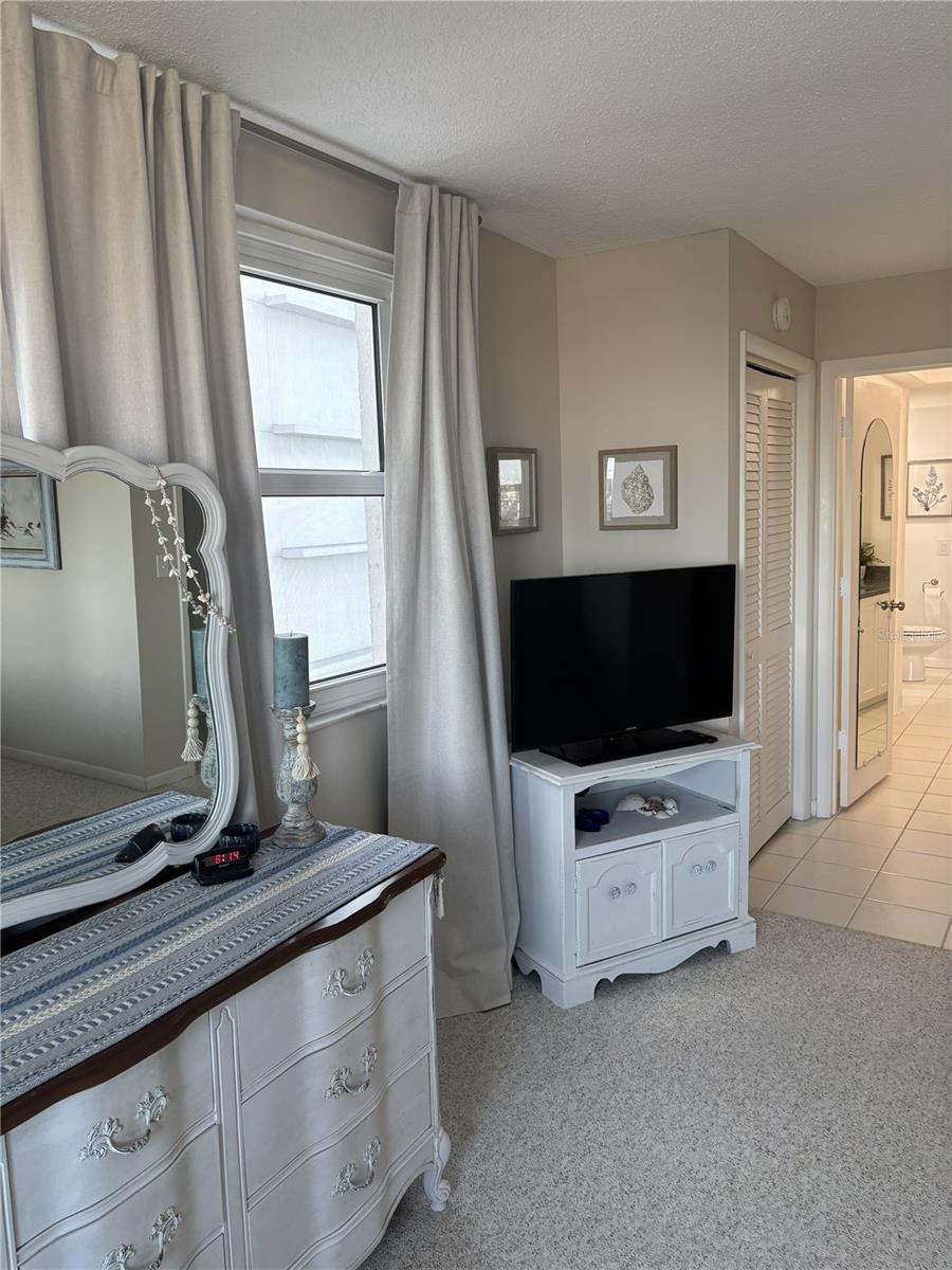 CONTINENTAL TOWERS INC CONDO - Residential Lease