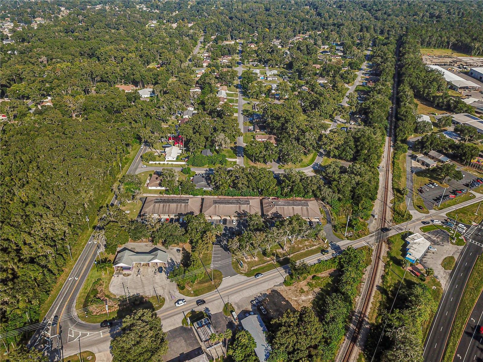 COURTNEY PLAZA - Commercial Lease