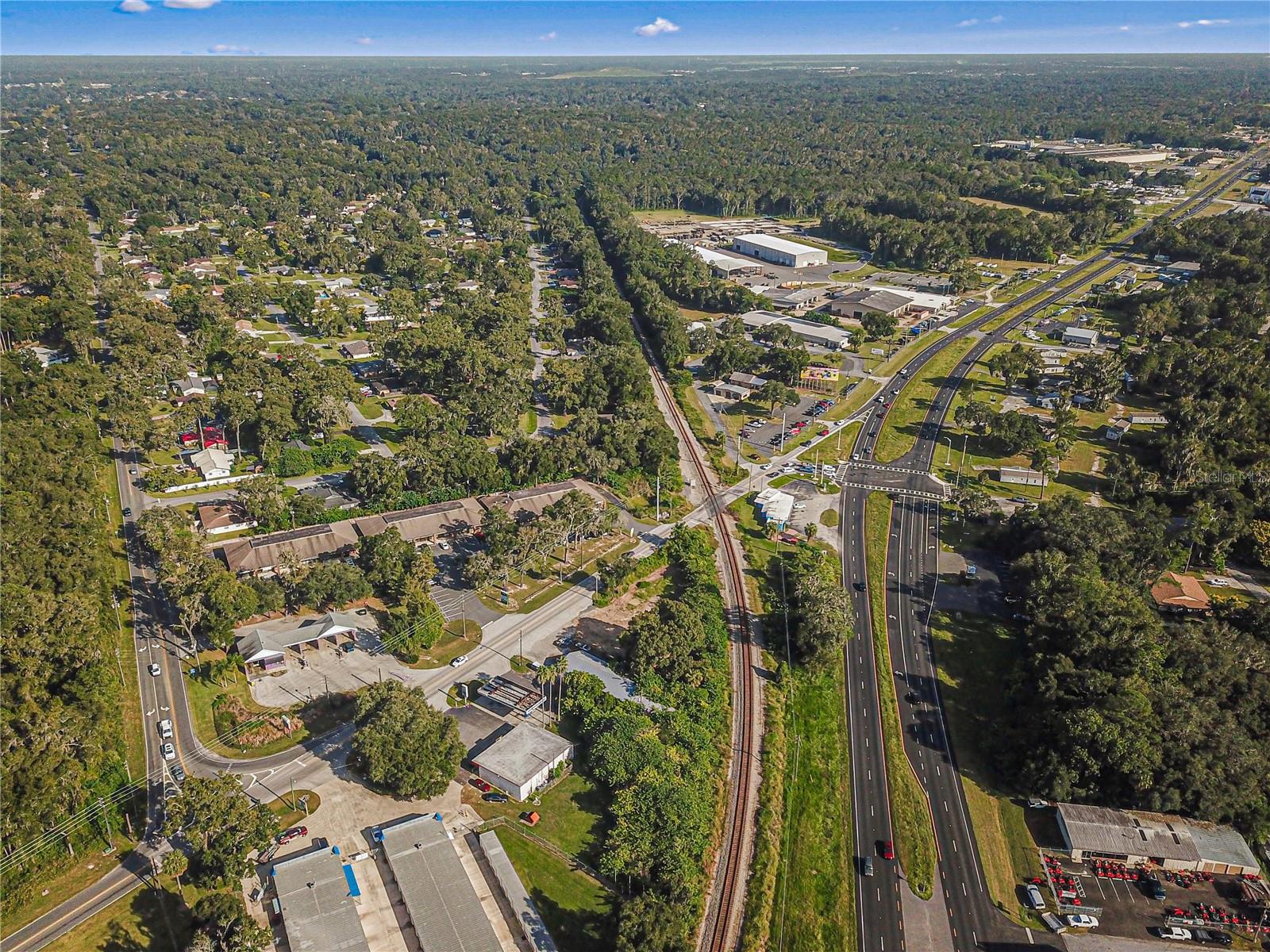 COURTNEY PLAZA - Commercial Lease