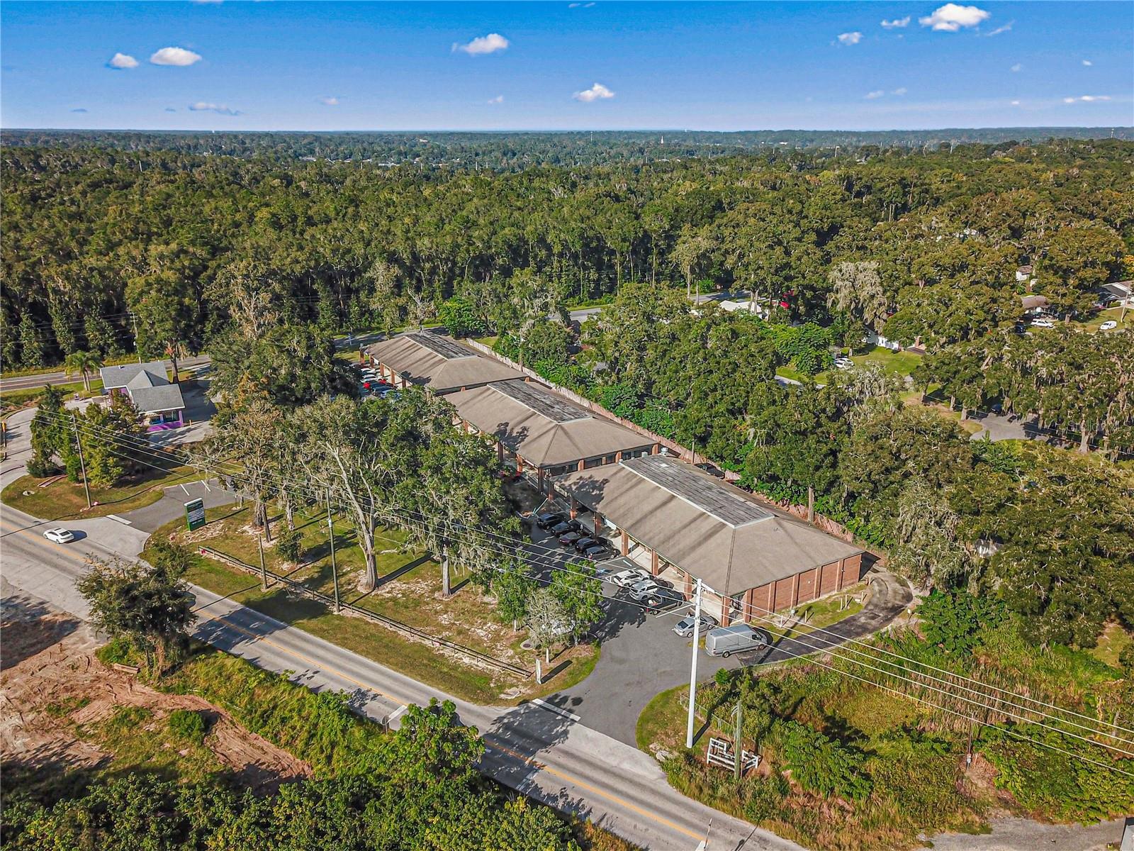 COURTNEY PLAZA - Commercial Lease