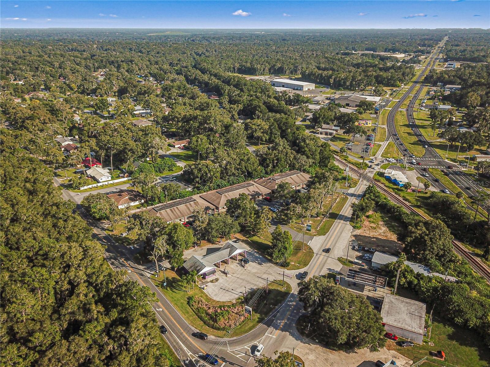 COURTNEY PLAZA - Commercial Lease