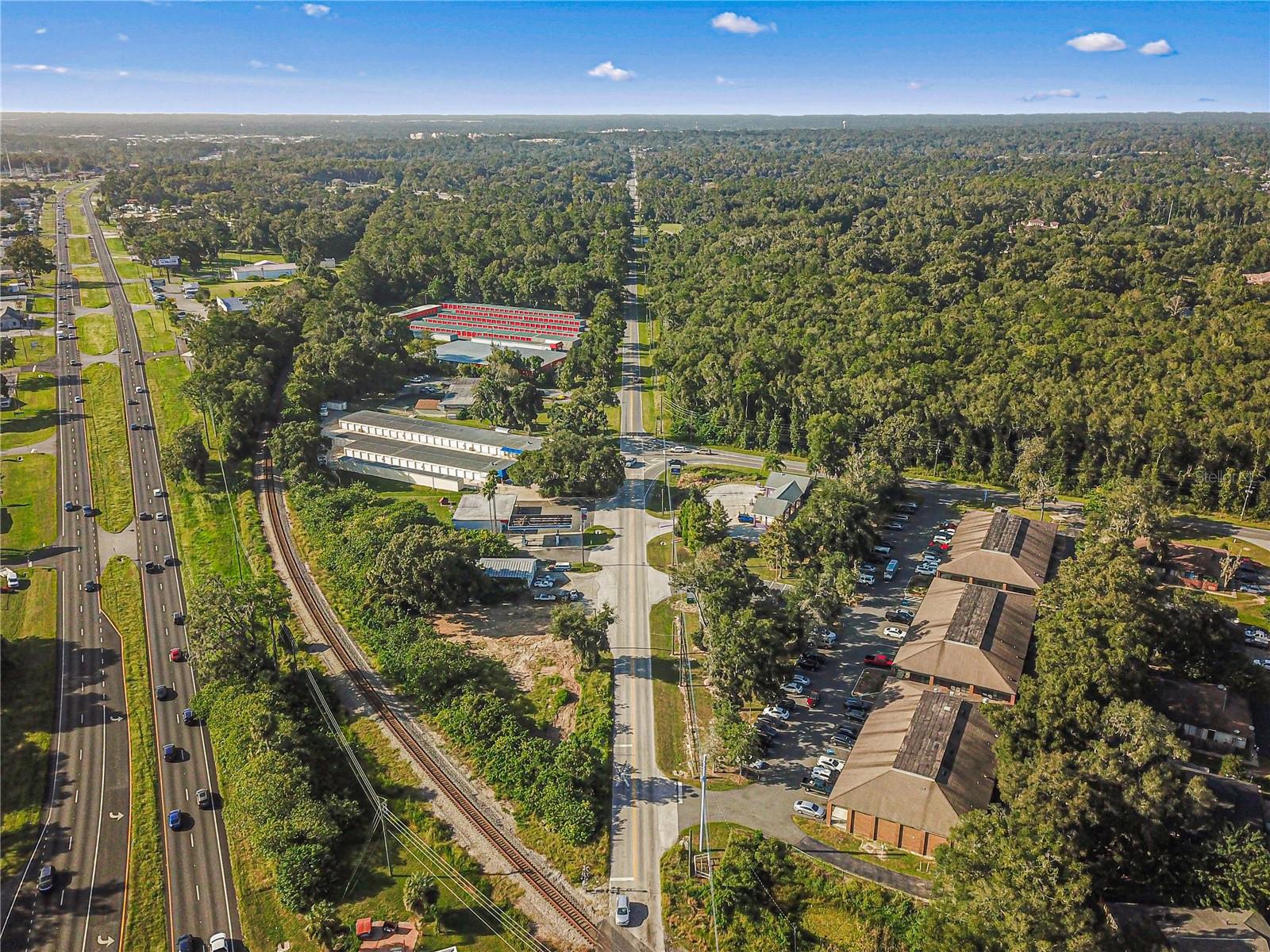 COURTNEY PLAZA - Commercial Lease