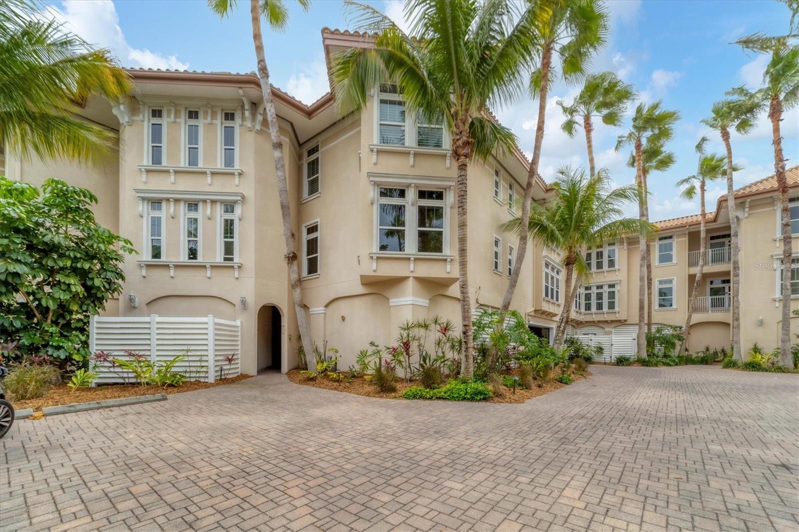 LPLAGE, A CONDO - Residential