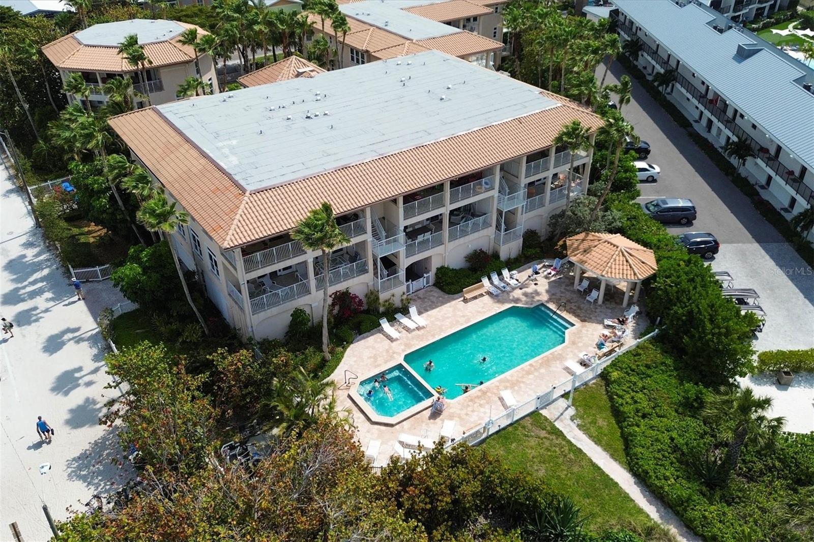 LPLAGE, A CONDO - Residential