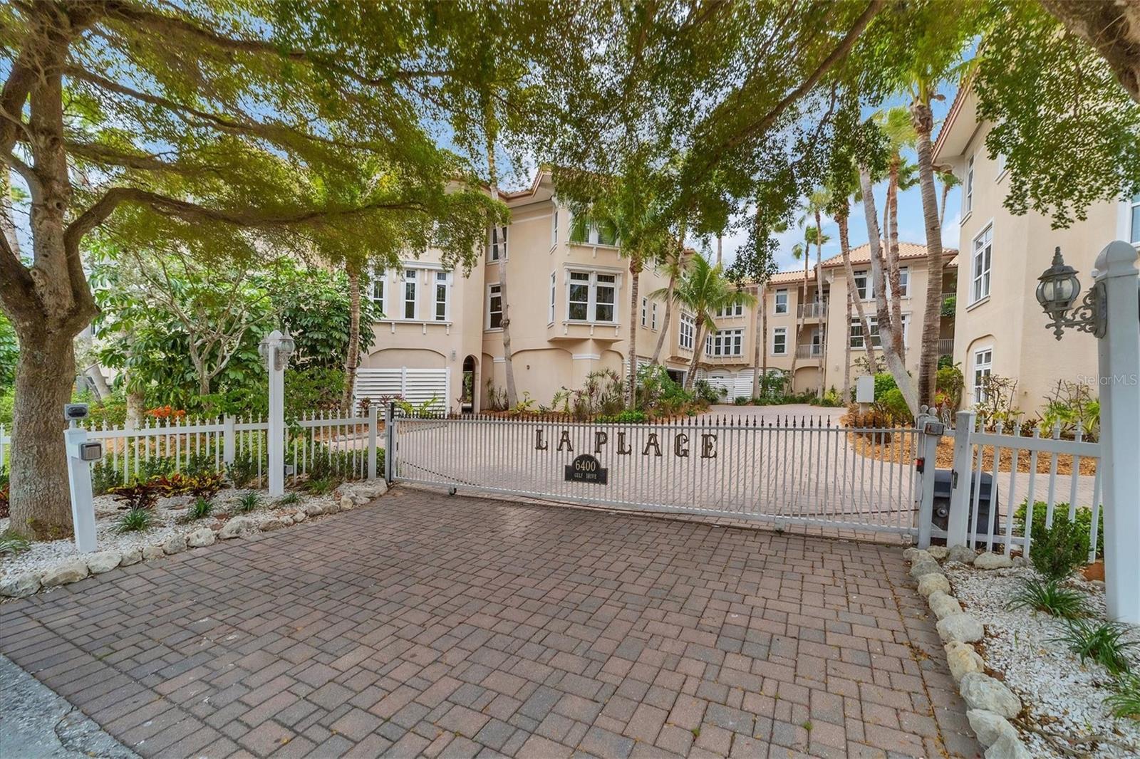 LPLAGE, A CONDO - Residential