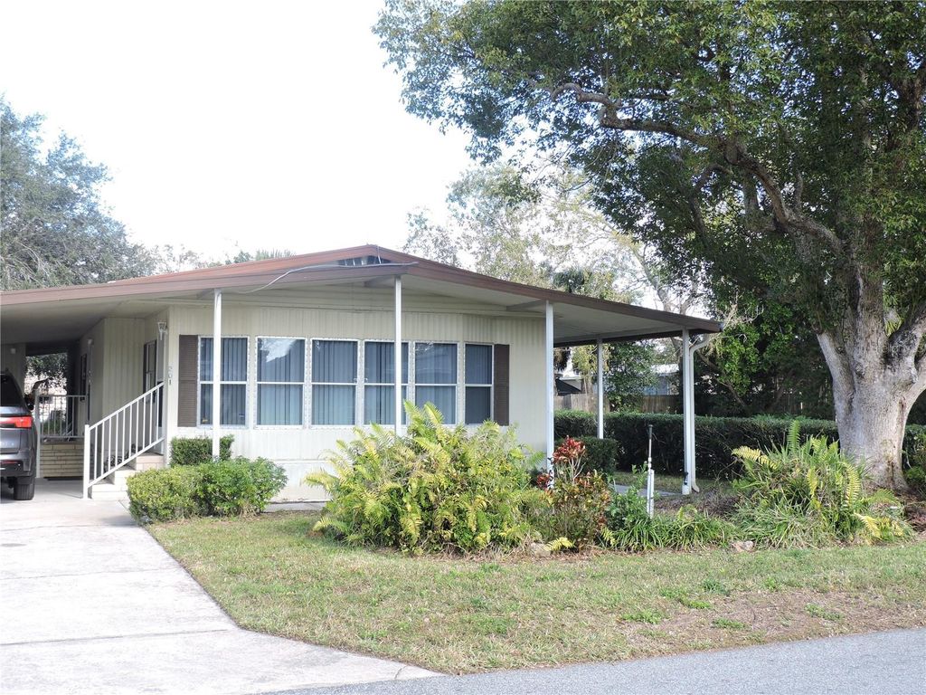 Photo of 201 Caloosa Lake Circle S, Lake Wales, FL 33859 (MLS # K4903205)