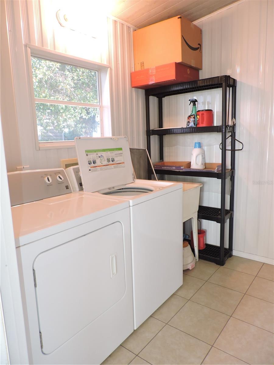 CALOOSA LAKE VILLAGE - Residential