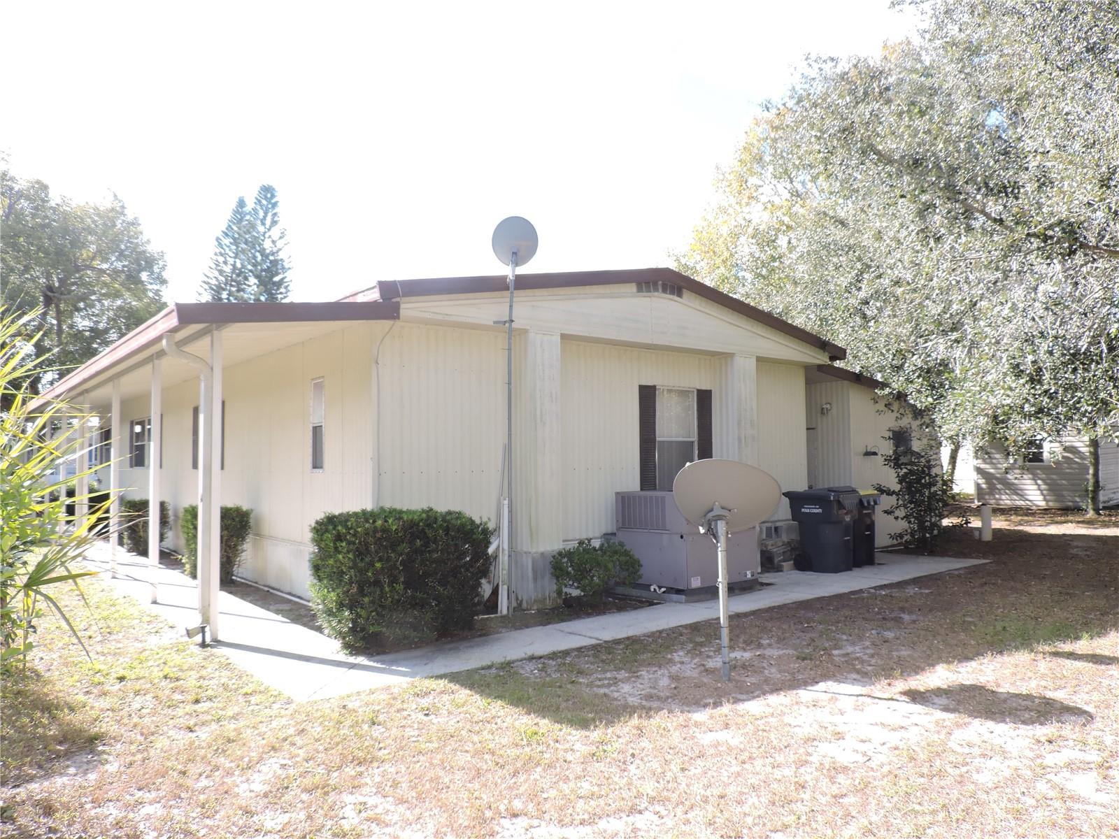 CALOOSA LAKE VILLAGE - Residential