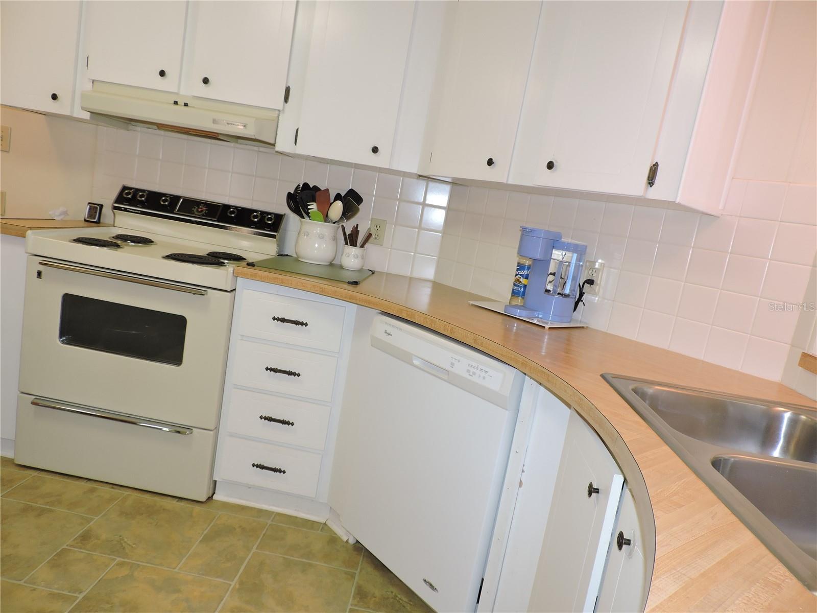 CALOOSA LAKE VILLAGE - Residential