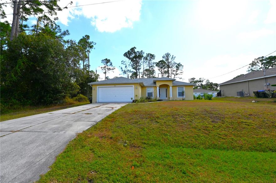 BRAND NEW ROOF HOME! in a convenient location of North Port, with a short and easy access to world famous Warm Mineral Springs spa as well as shopping and restaurants