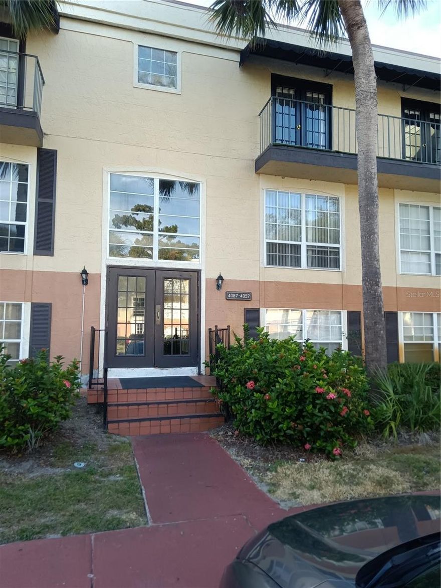 Price reduced to $1,450.00, 2bed/ 2bath condo. Located at Cypress Pointe Lake Orlando, gated waterfront community with plenty of amenities, community pool, tennis court, playground, fitness center and more. Close to Orlando International Airport, Valencia College, to all attractions, shopping centers and restaurants. Ready to move In! Washer and Dryer included. Gated Community....