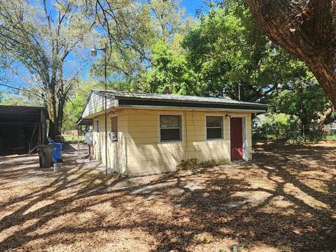 3269 NELSON AVENUE DOVER FL 33527