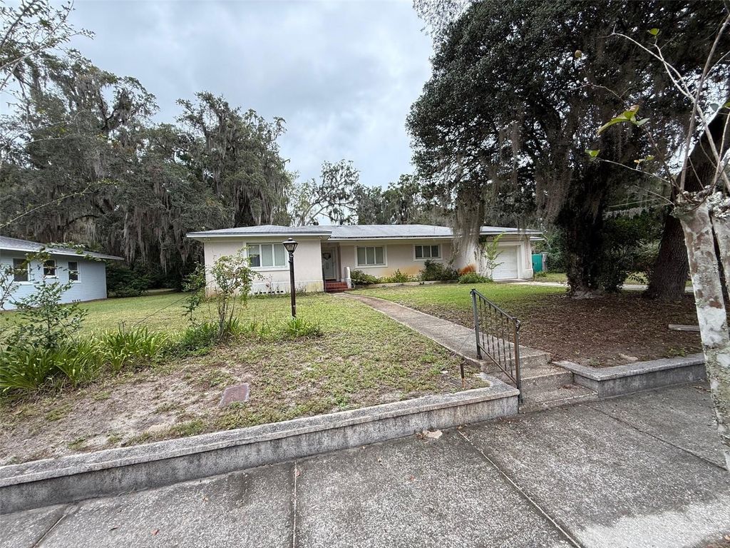 Photo of 1506 NW 14th Avenue, Gainesville, FL 32605 (MLS # GC534976)
