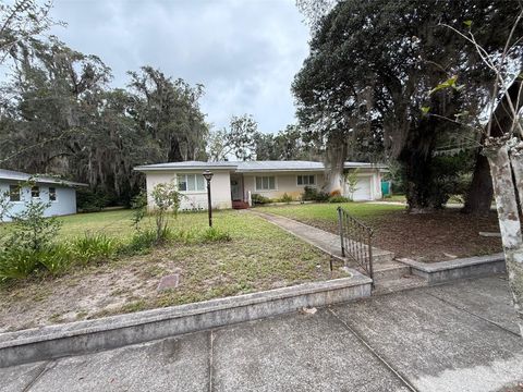 Photo of 1506 NW 14th Avenue, Gainesville, FL 32605 (MLS # GC534976)