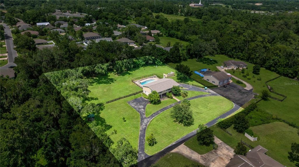 Photo of 2401 SE 26th Street, Ocala, FL 34471 (MLS # OM706500)