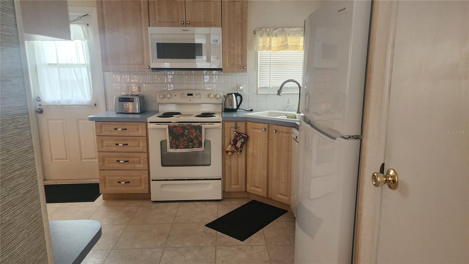 10 S BOTANY BAY CIRCLE