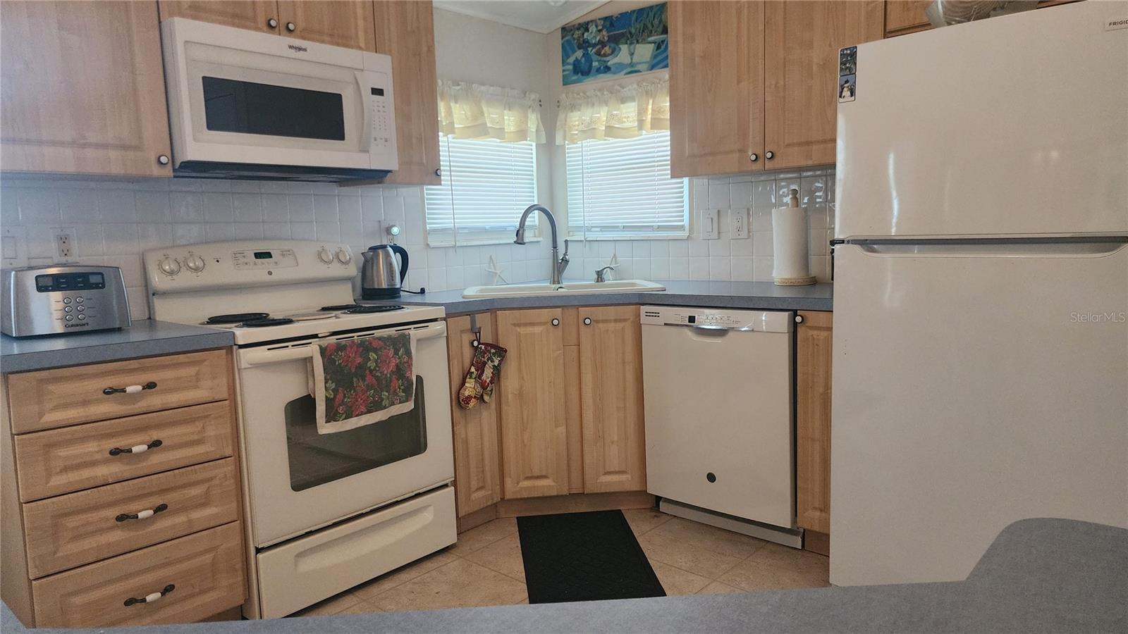 10 S BOTANY BAY CIRCLE