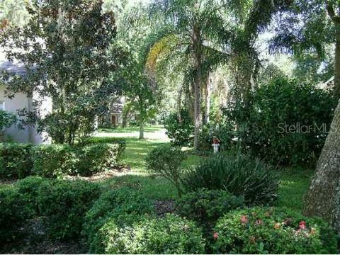 A home in LAKELAND