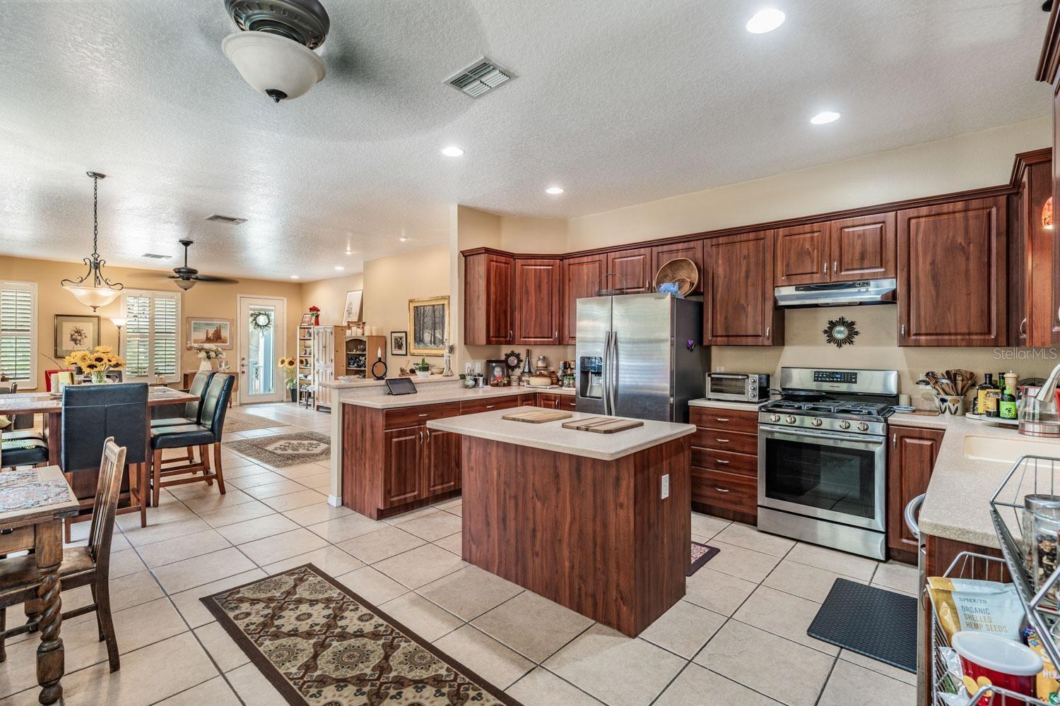 JUNES ACRES - Residential