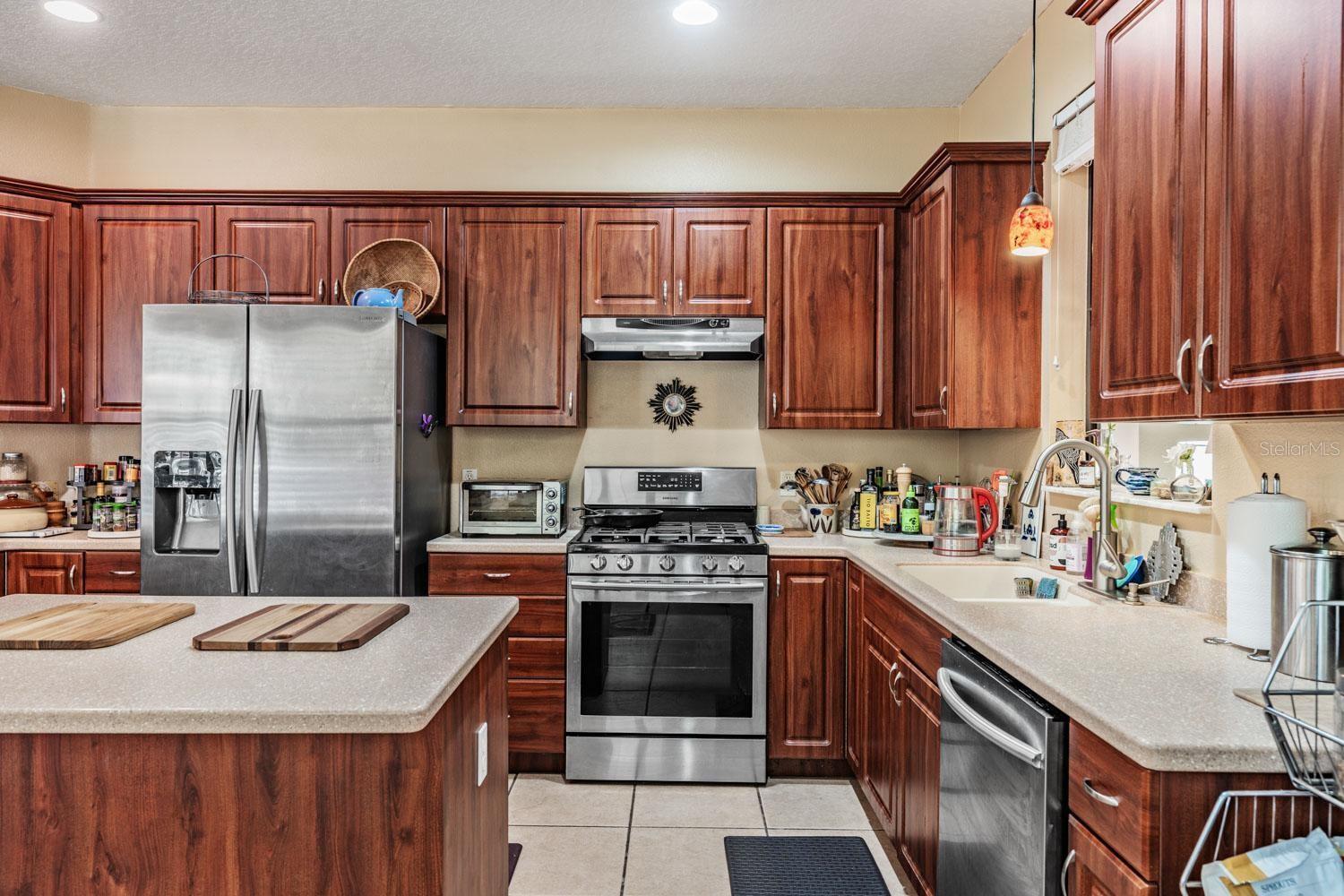 JUNES ACRES - Residential