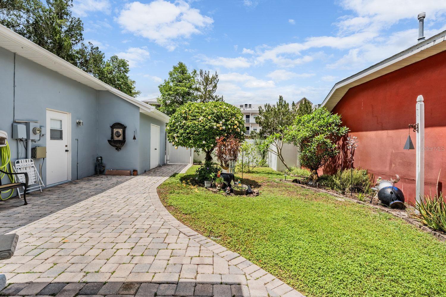 JUNES ACRES - Residential