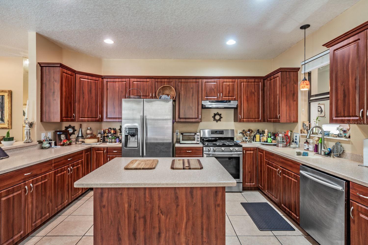 JUNES ACRES - Residential