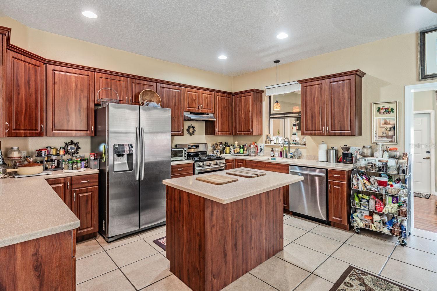 JUNES ACRES - Residential