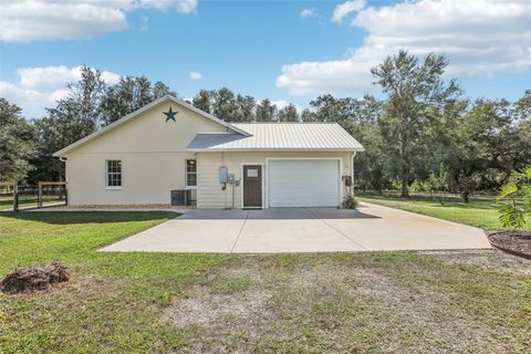 A home in SUMTERVILLE