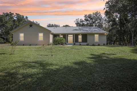 A home in SUMTERVILLE