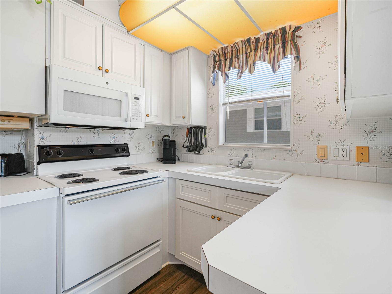 SADDLEBAG LAKE - Residential