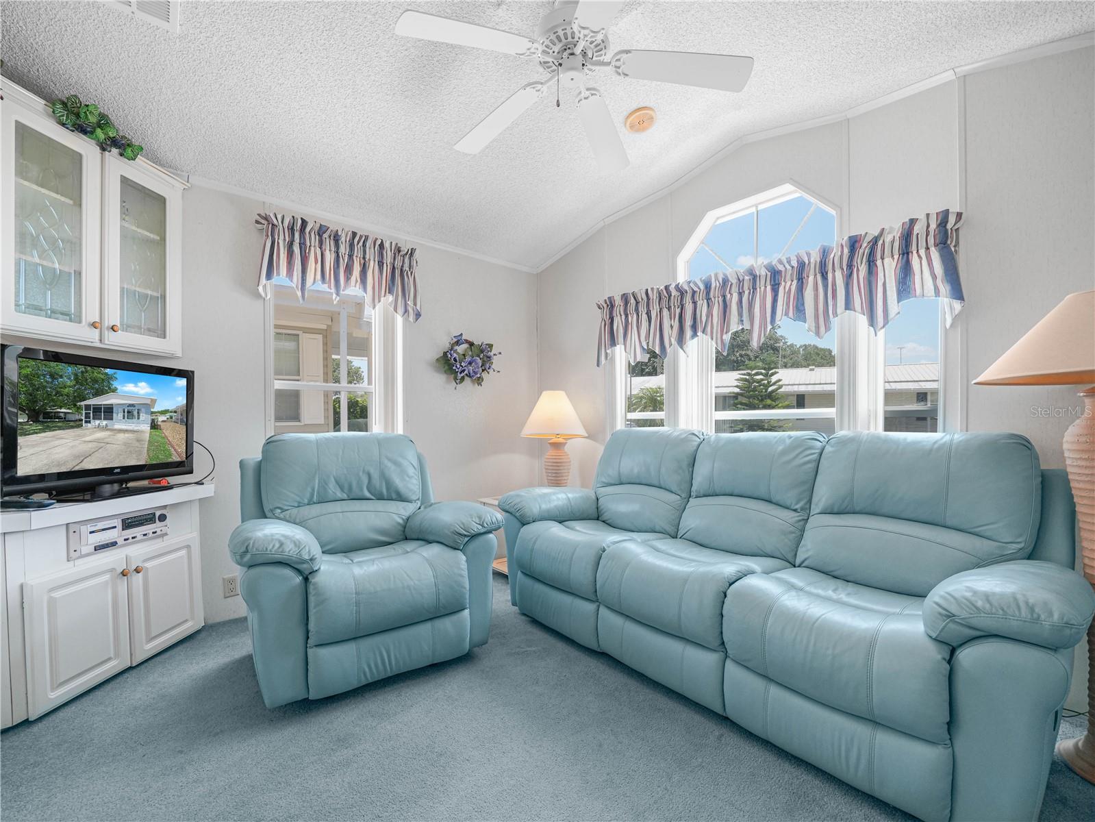 SADDLEBAG LAKE - Residential