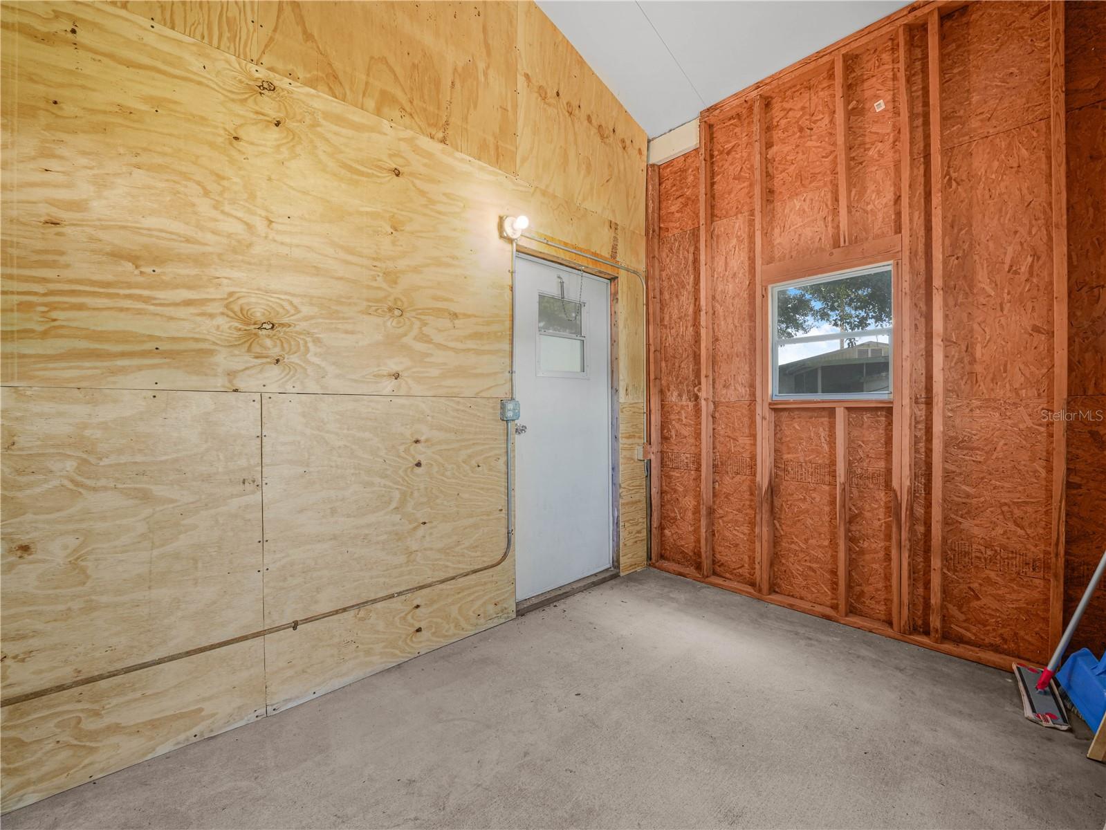 SADDLEBAG LAKE - Residential