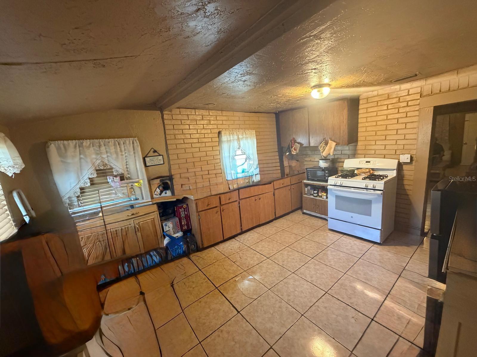 DEKLES SUB OF SW 1/4OFSW 1/4 - Residential