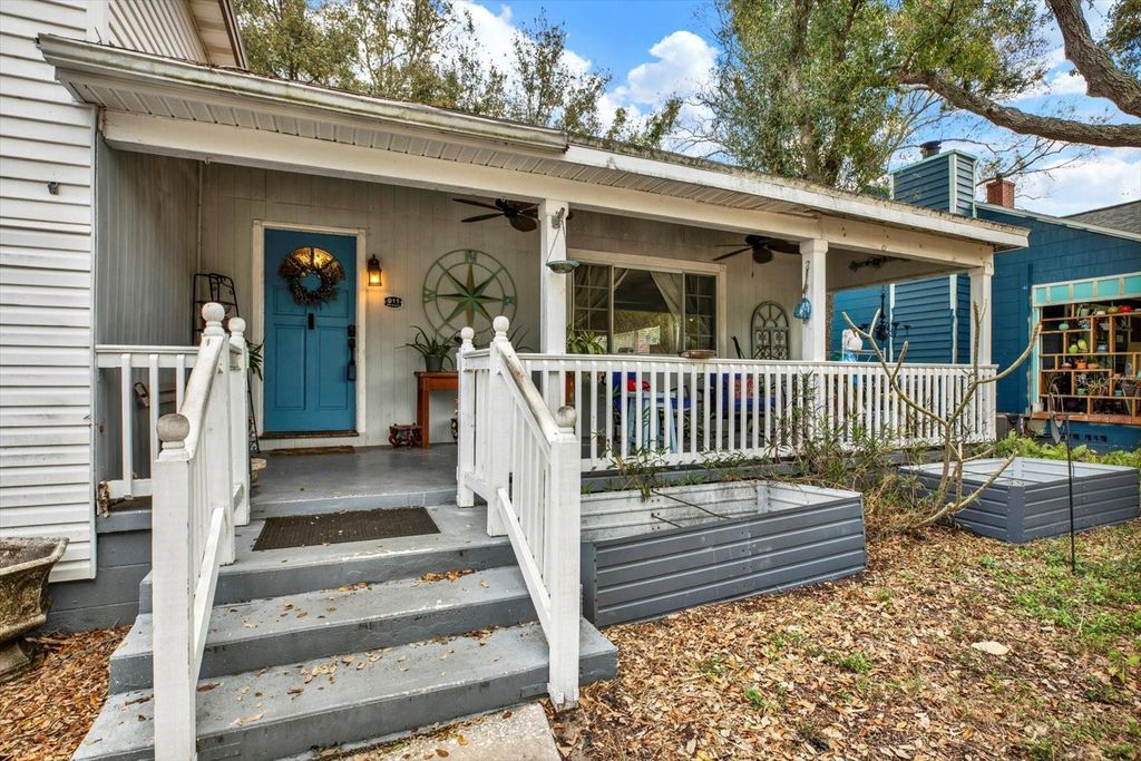 Photo of 911 29th Street N, St Petersburg, FL 33713 (MLS # A4682785)