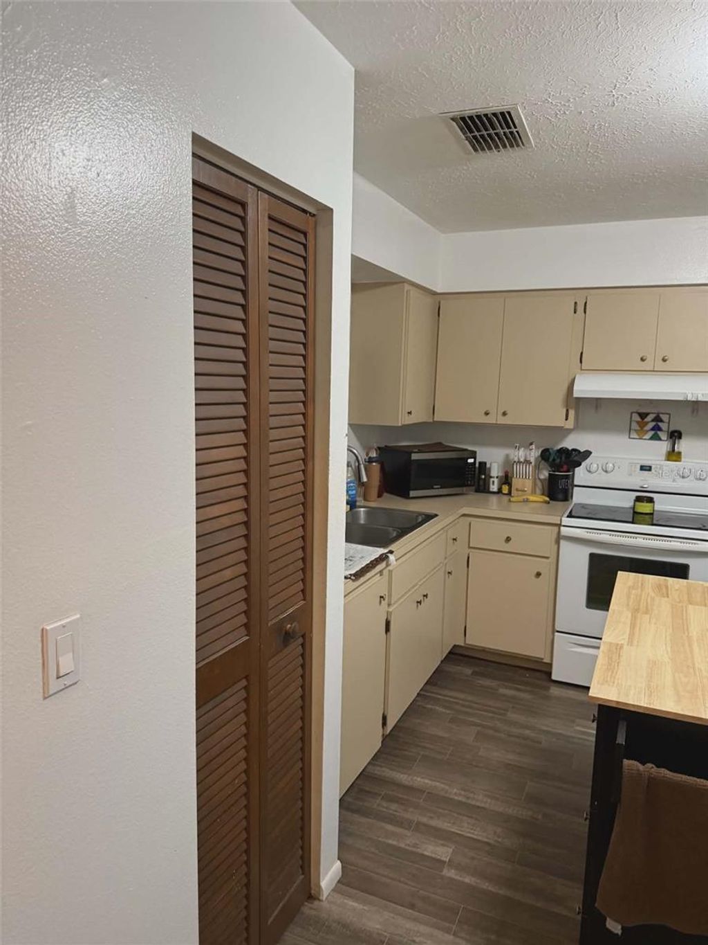 Photo of 3947 Liberty Avenue, Sarasota, FL 34231 (MLS # A4683622)