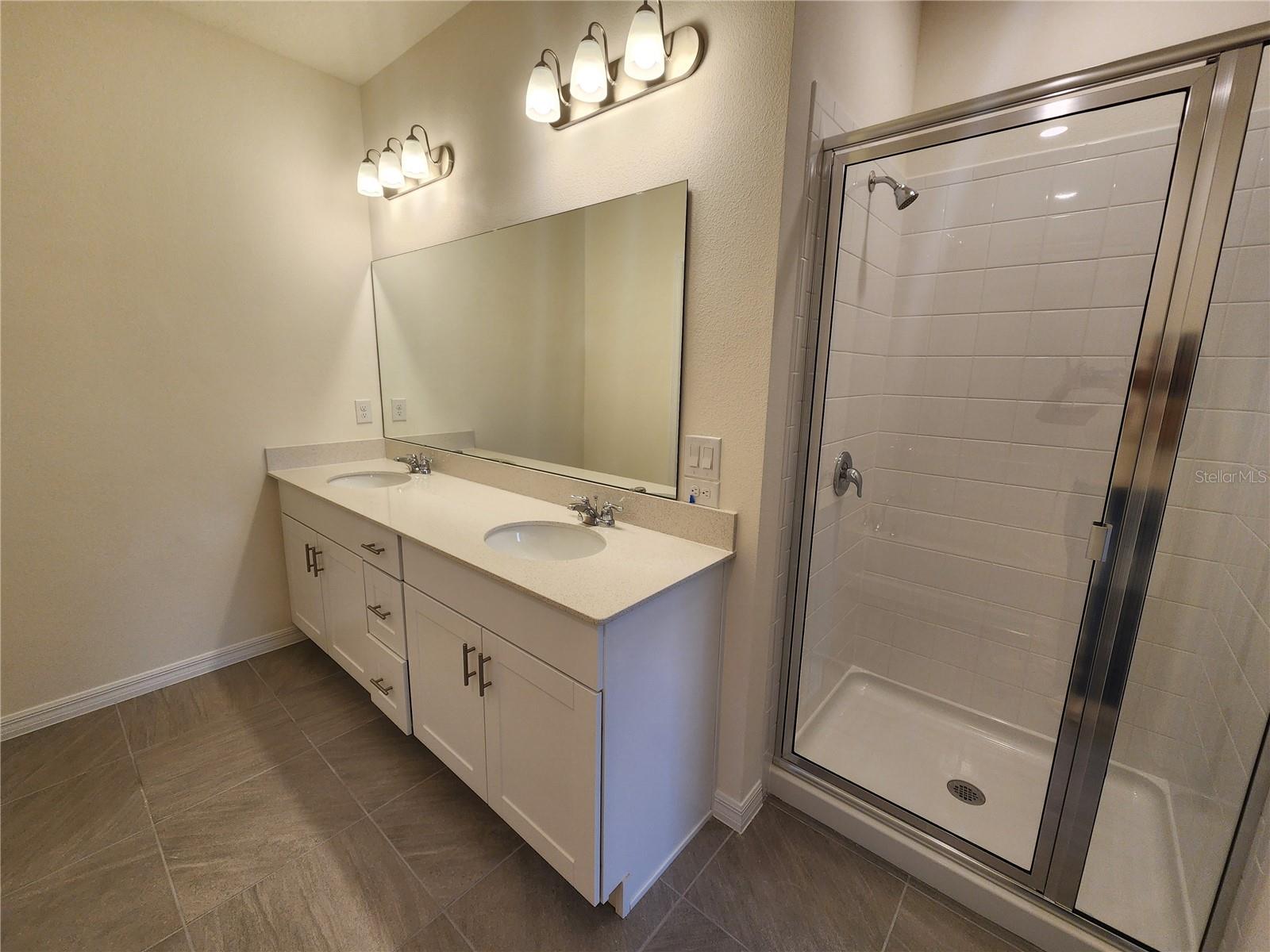 CREEKSIDE TWNHMS - Residential Lease