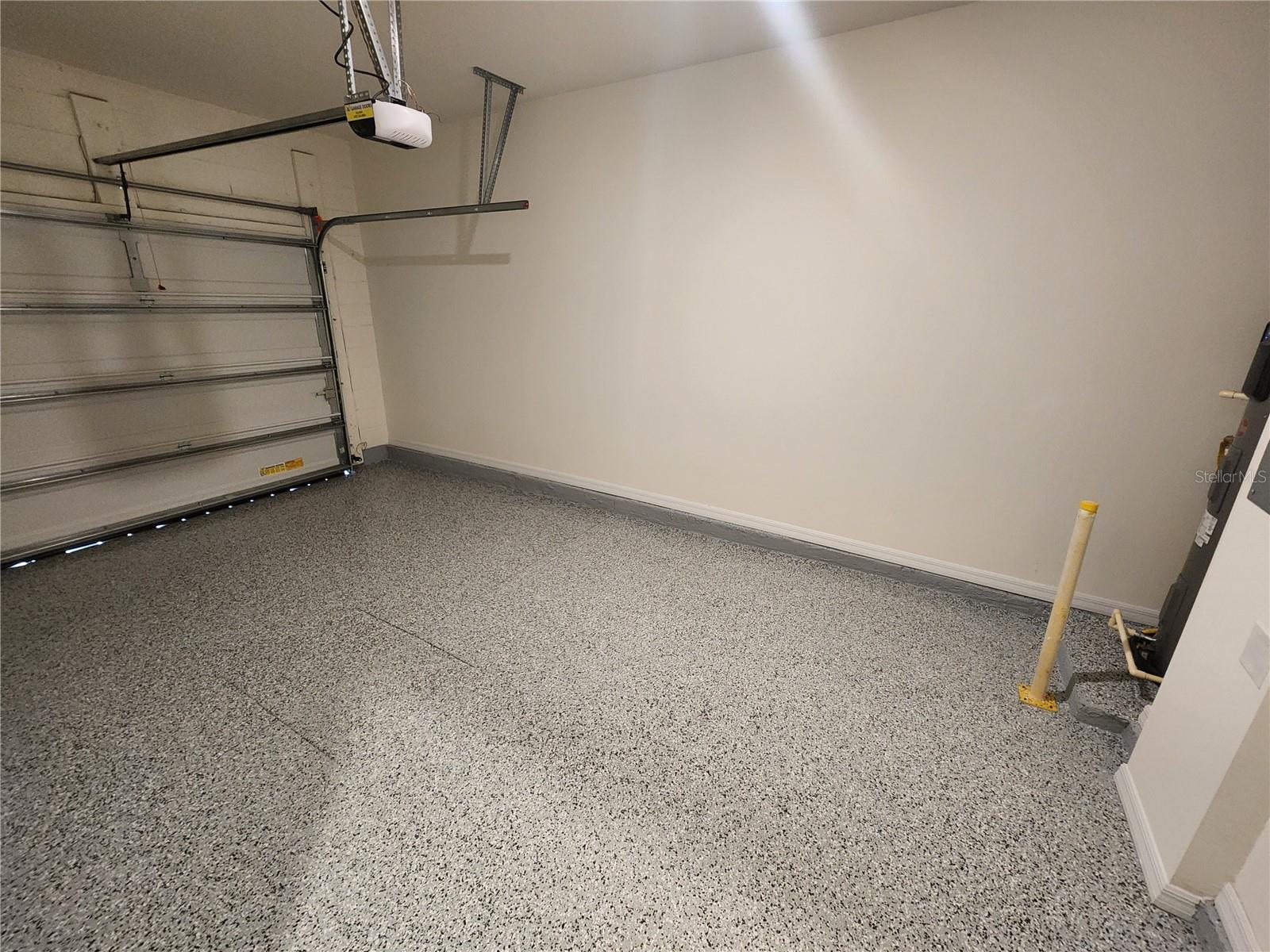 CREEKSIDE TWNHMS - Residential Lease