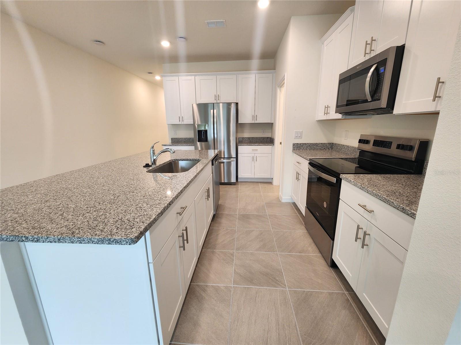 CREEKSIDE TWNHMS - Residential Lease