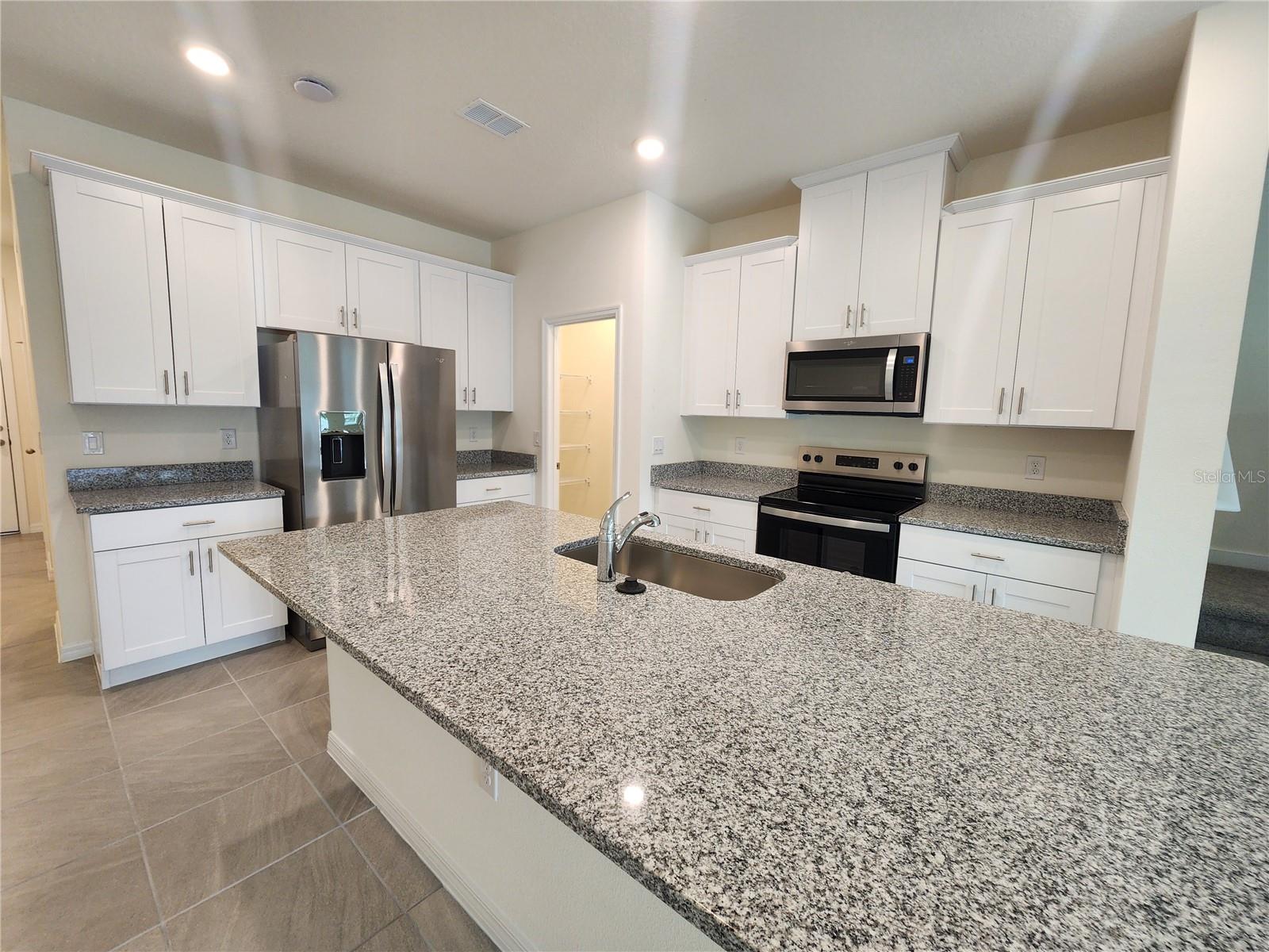 CREEKSIDE TWNHMS - Residential Lease