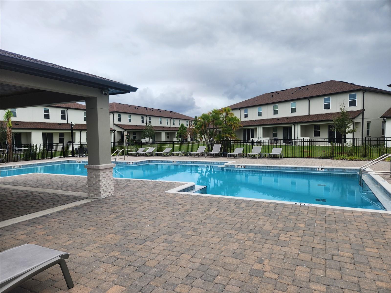 CREEKSIDE TWNHMS - Residential Lease