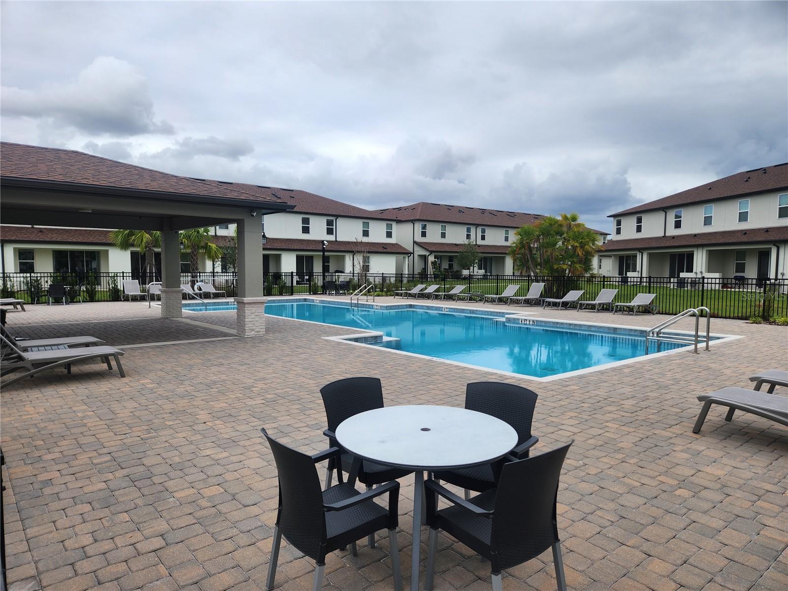 CREEKSIDE TWNHMS - Residential Lease